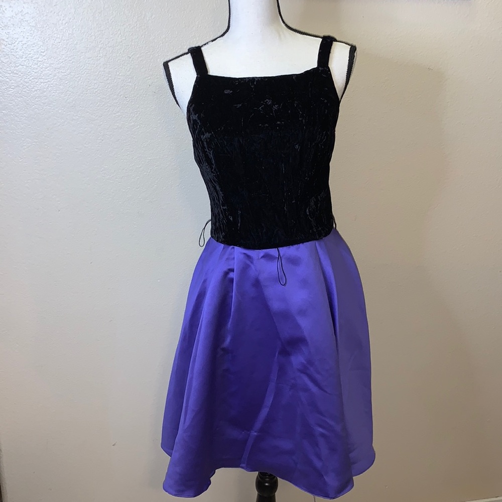 De Laru Linda Bernell vintage velvet satin prom dress